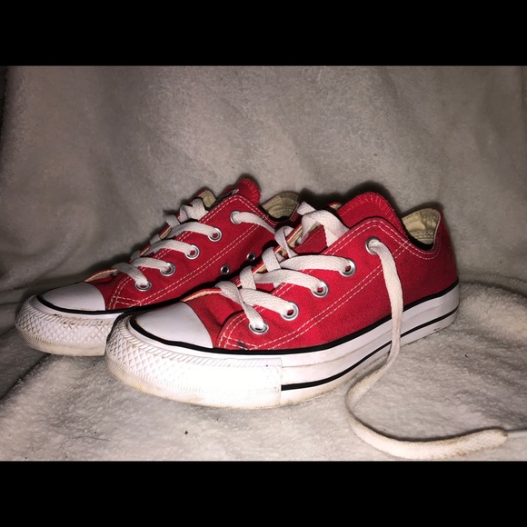Red converse - Picture 4 of 4